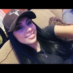 Meet your Posher, Alicia